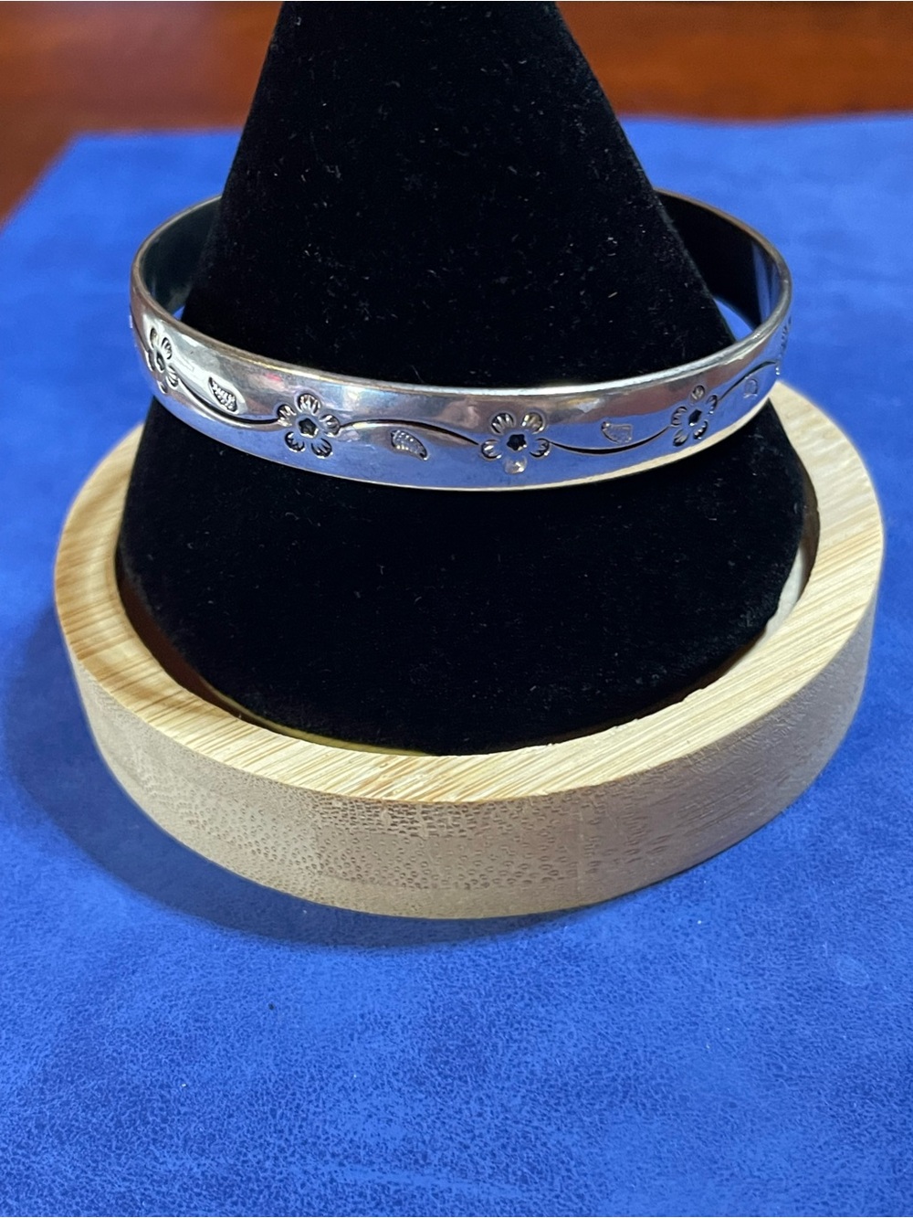 999 Pure Silver Engraved Floral Motif Bangle Bracelet Sz 8 East Asian Silver